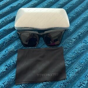 Balenciaga cat eye sunglasses 🕶️🖤